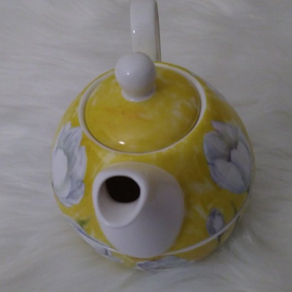 SOLD SOLD Teapot and Cup Tea for One Set Yellow - Picture 2 of 16
